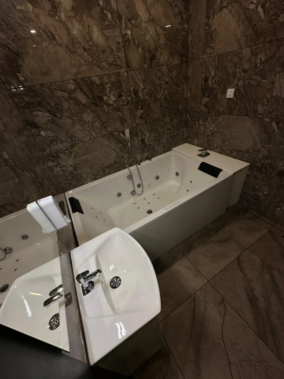 Luxury Bathroom Jacuzzi